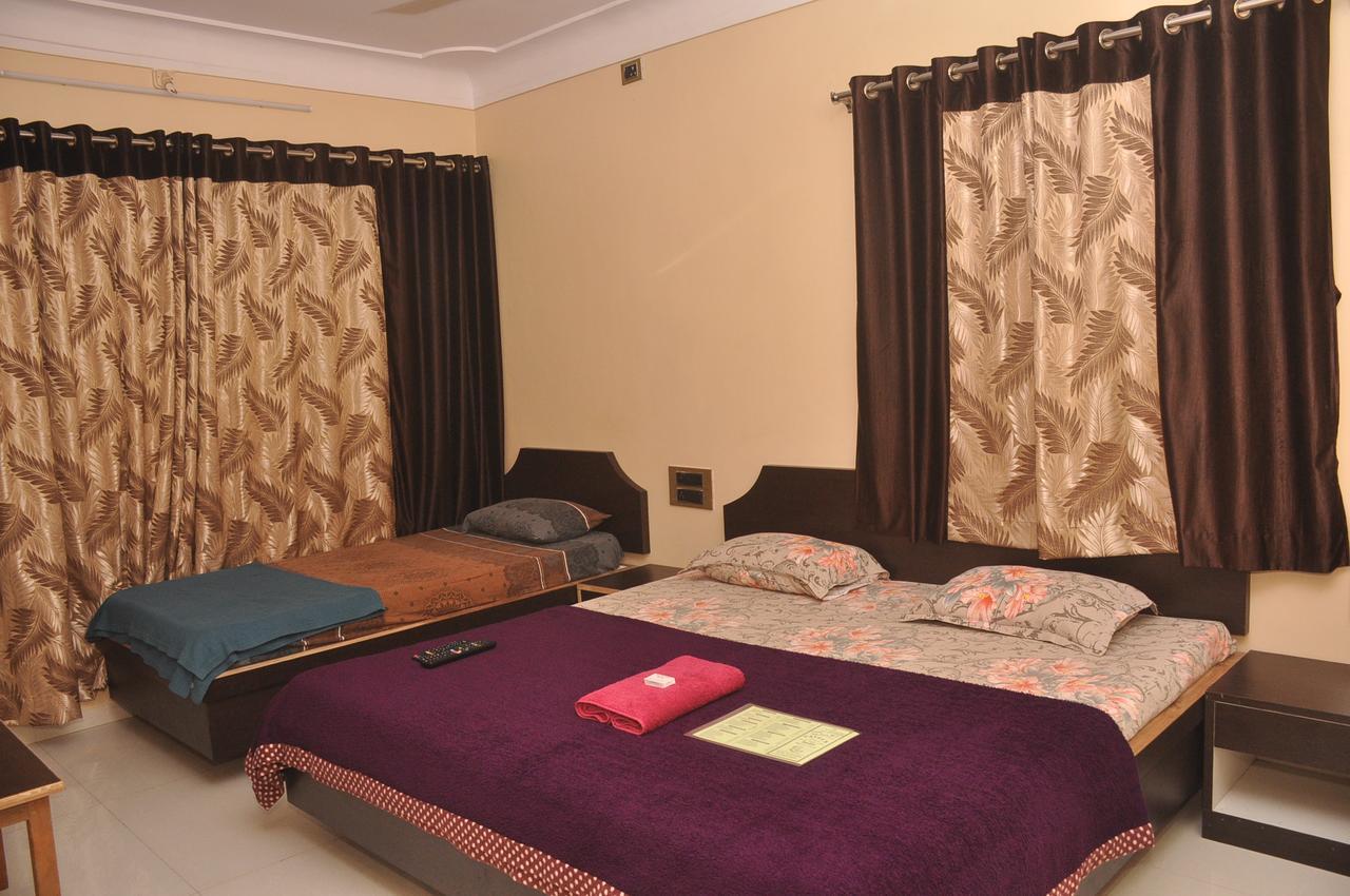 Hunjar House Hotel Panvel Buitenkant foto