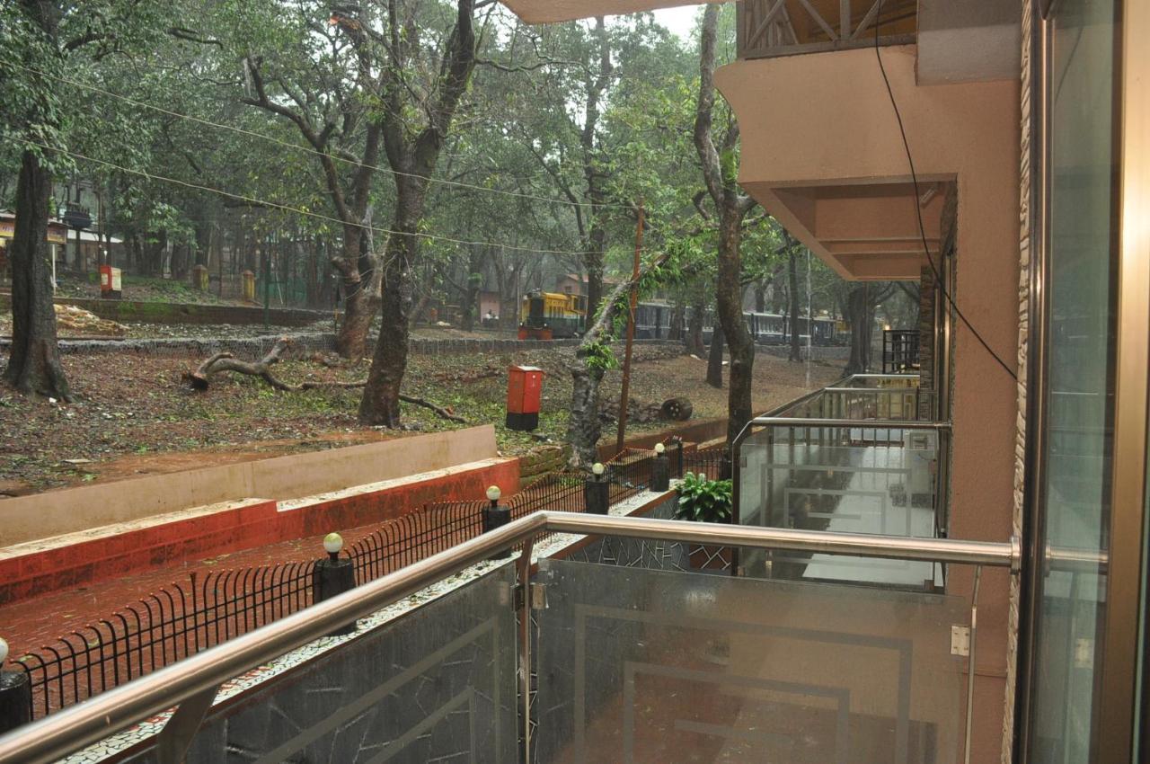 Hunjar House Hotel Panvel Buitenkant foto